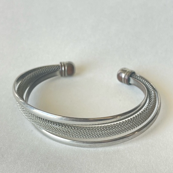 Silver Bangle. - Picture 1 of 3